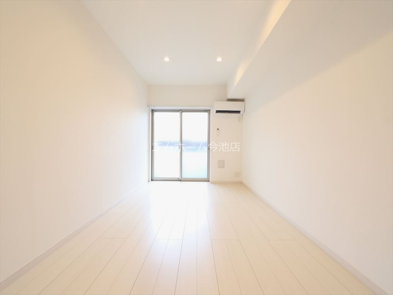 その他部屋・スペース　洋室8.4帖　エアコン付　収納充実しています