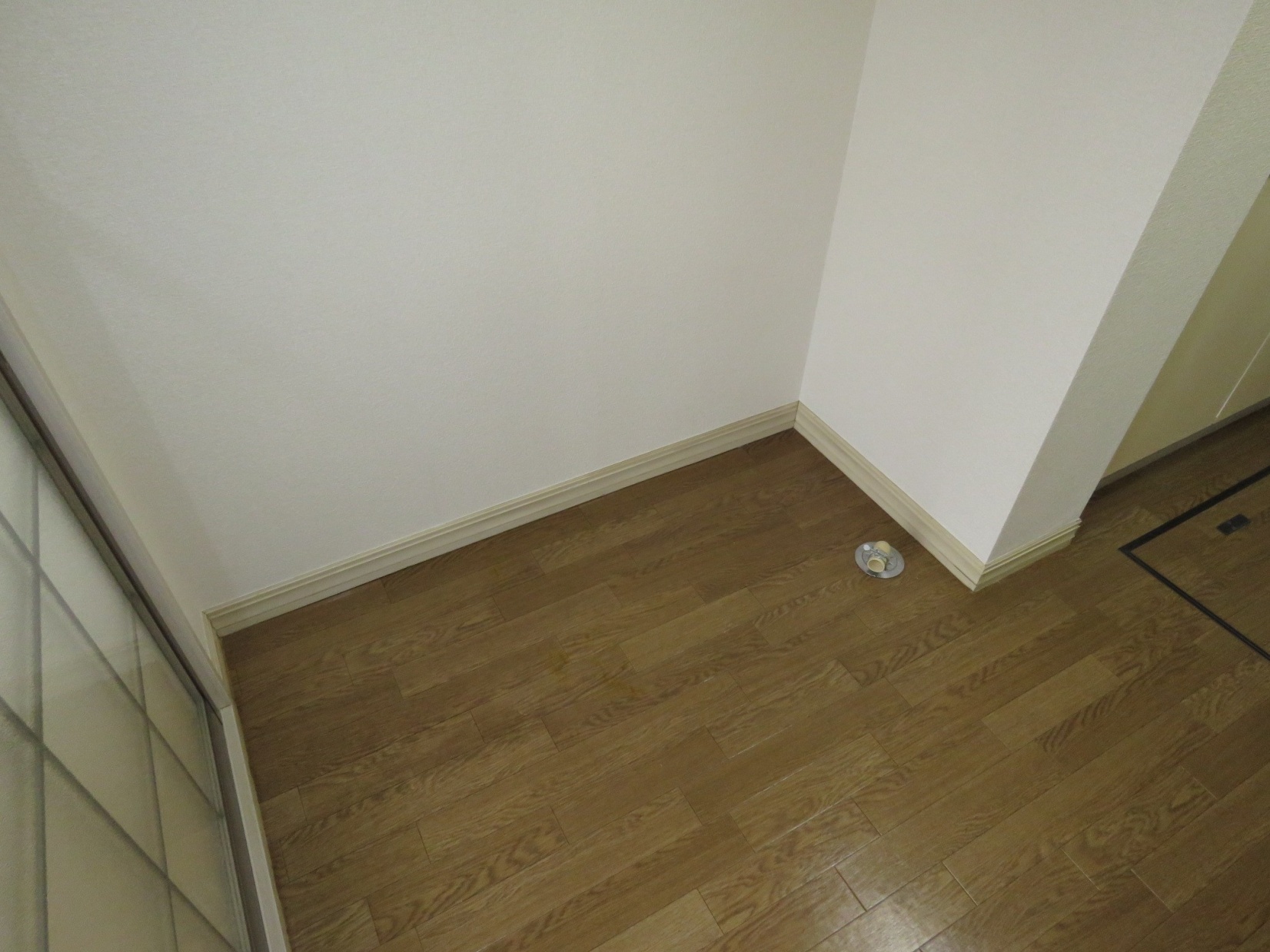 その他部屋・スペース　右側が洗濯機置き場で左側が冷蔵庫置き場です♪