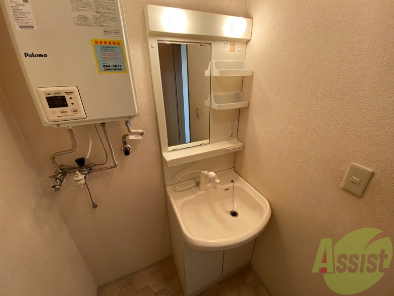 洗面設備　シャンプードレッサー。身支度はここでばっちりですね。