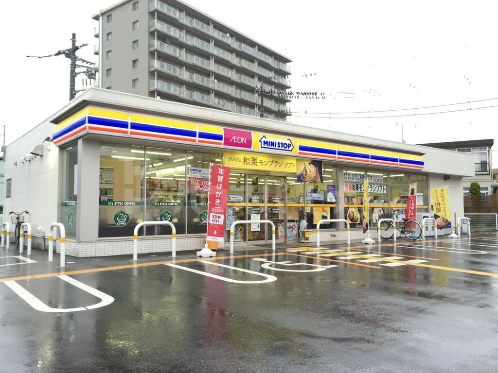 コンビニ　ミニストップ草加瀬崎店（コンビニ）まで100m