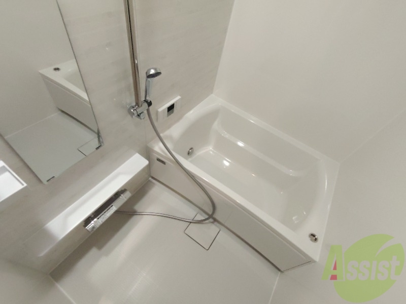 バス・シャワールーム　浴室は綺麗で追い焚きも付いて気持ちよくお過ごしいただけます。