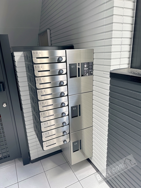 エントランス　宅配ボックス付き♪