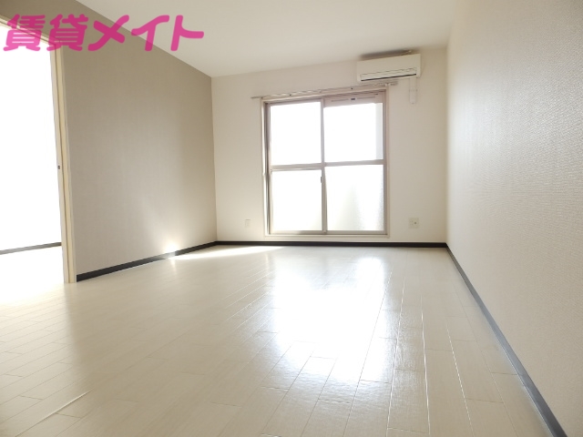 居室・リビング　同型参考写真