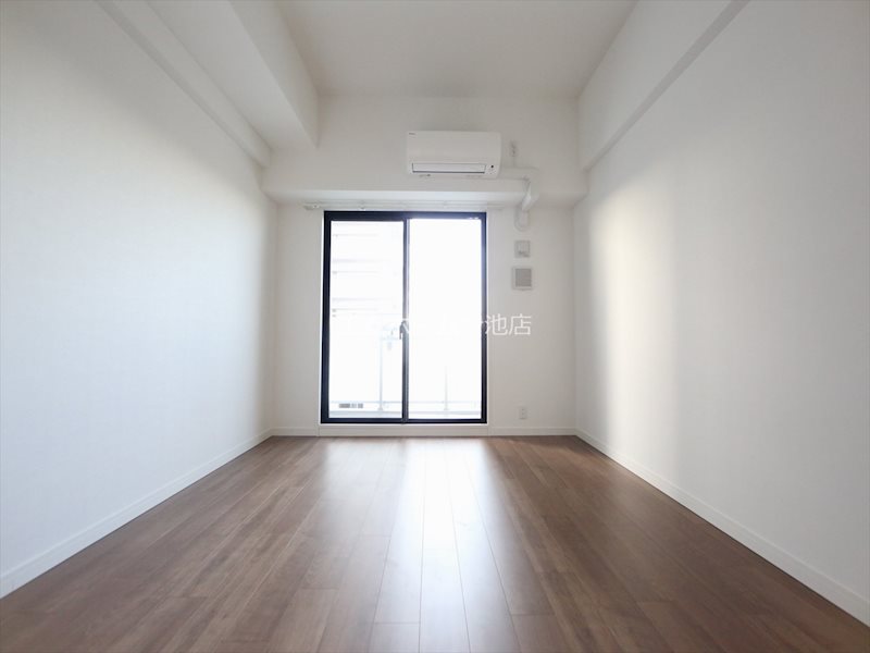 その他部屋・スペース　洋室8.5帖　エアコン付　収納充実しています