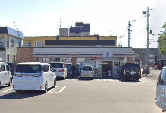 コンビニ　セブンイレブン（コンビニ）まで376m