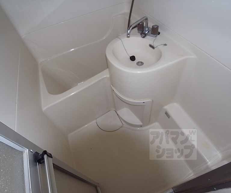 バス・シャワールーム　バスルームです。