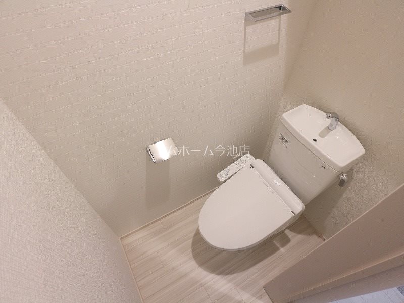 トイレ　温水洗浄便座付トイレ