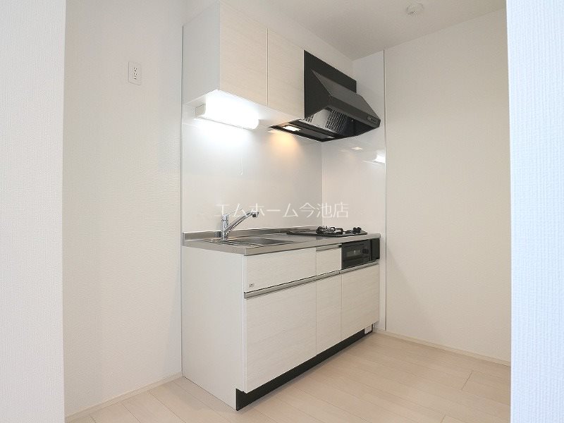 キッチン　システムキッチン（ガス2口グリル付）