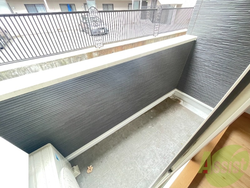 バルコニー　バルコニーが付いているので晴れた日は洗濯物が沢山干せますね。