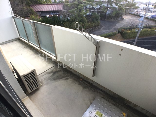 バルコニー　お洗濯にも便利なバルコニー付き