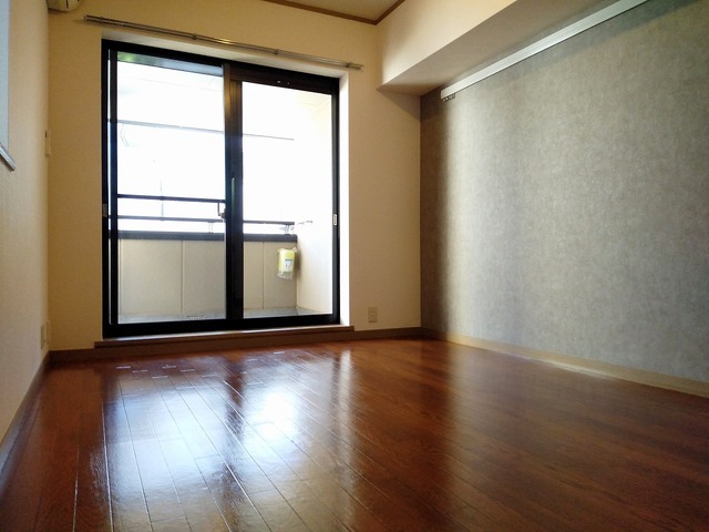 居室・リビング　綺麗なフローリング