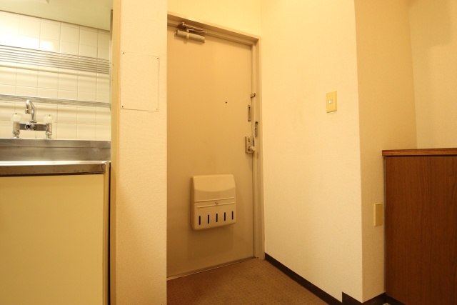 玄関　※別号室の参考写真です※