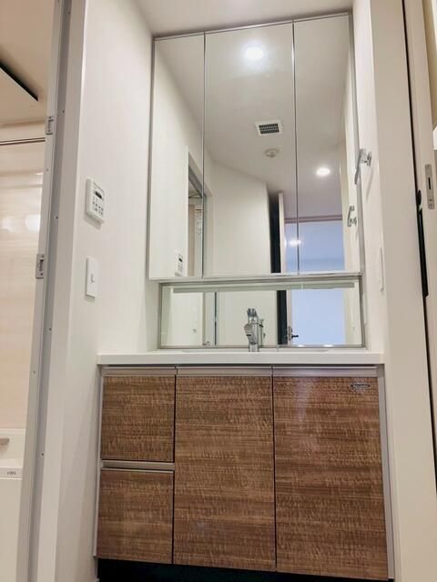 洗面設備　脱衣スペースもあります