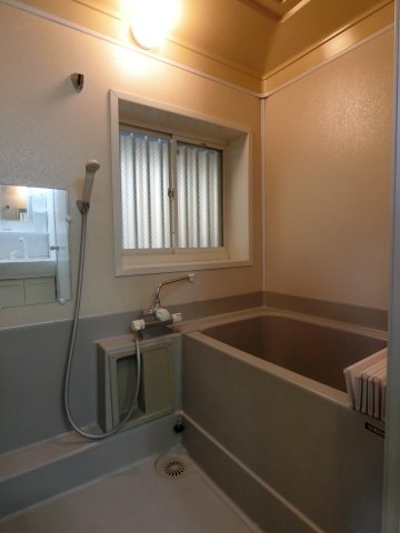 バス・シャワールーム　窓あり