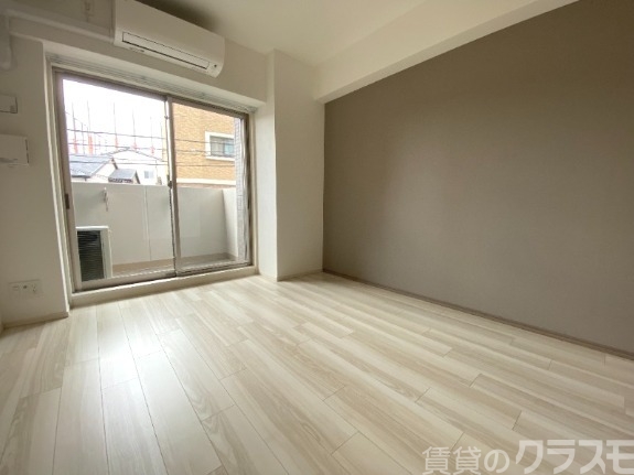 居室・リビング　白を基調にした明るいお部屋です。