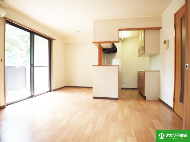 居室・リビング　写真は１０２号