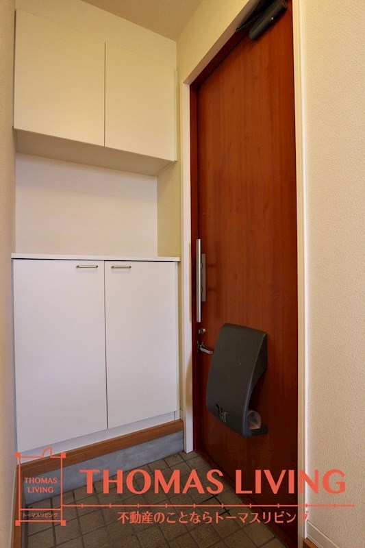 玄関　シューズボックス付。実際の写真を準備中の為、同じ建物の別室写