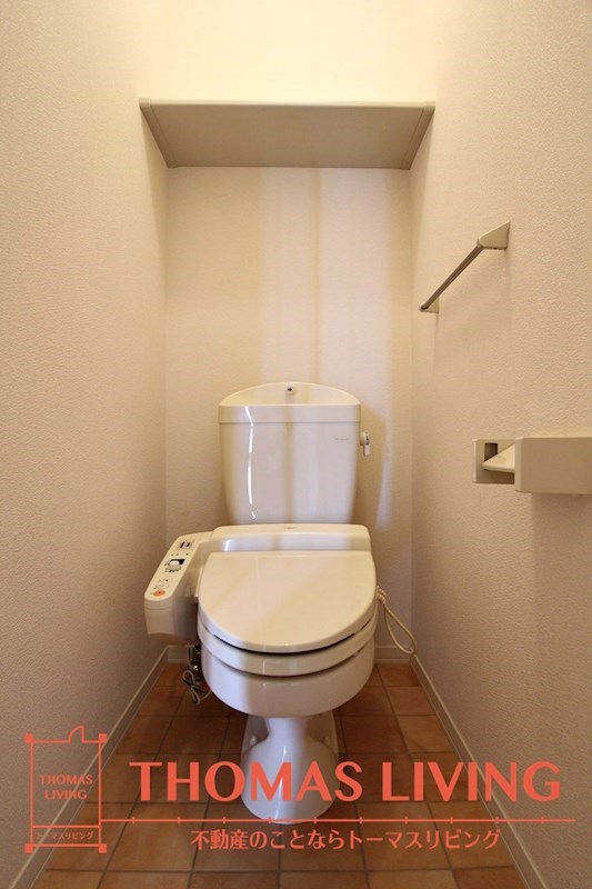 トイレ　実際の写真を準備中の為、同じ建物の別室写真です。参考下さい。