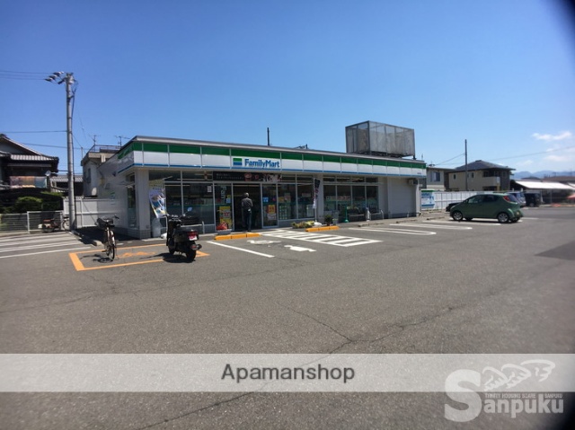 コンビニ　ファミリーマート（コンビニ）まで878m