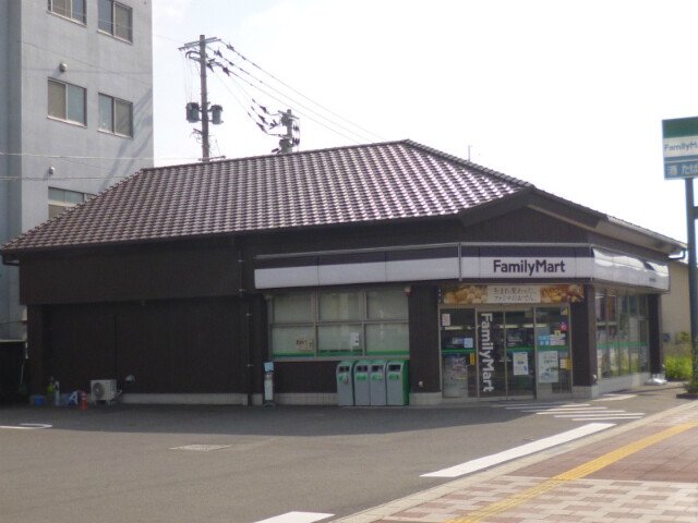 コンビニ　ファミリーマート武雄温泉駅前通り店（コンビニ）まで340m