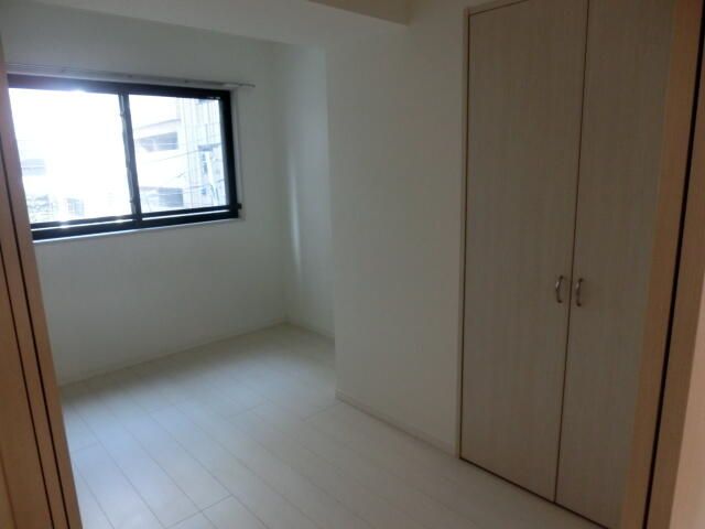 その他部屋・スペース　落ち着いて過ごせるお部屋なので、寝室にいかがでしょうか