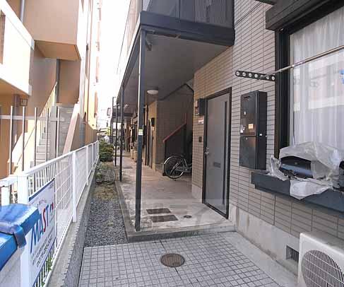 エントランス　広めの廊下です