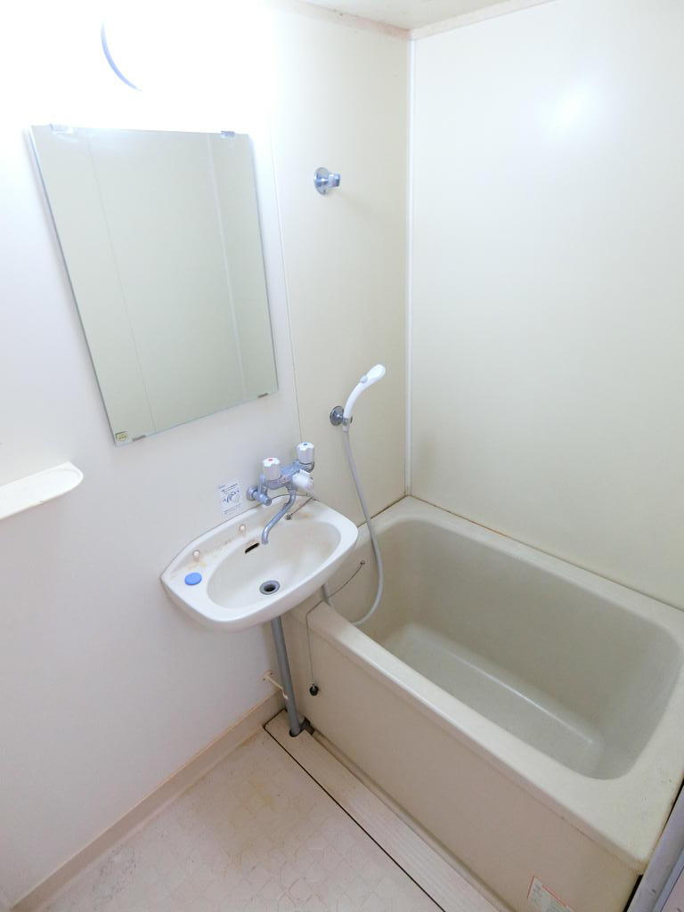 バス・シャワールーム　別号室の参考写真です