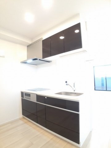 キッチン　コンパクトなキッチンで掃除もラクラク