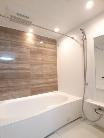 バス・シャワールーム　コンパクトで使いやすいお風呂です