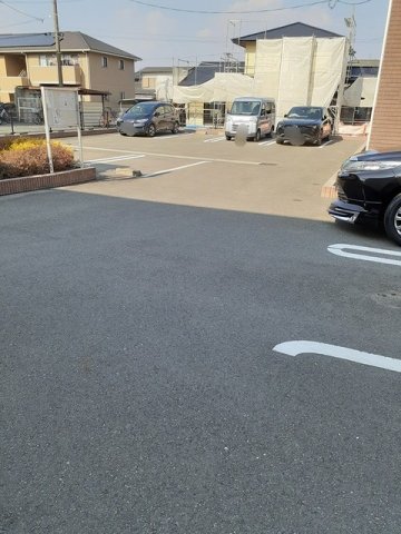 駐車場　車をお持ちの方に嬉しい駐車場付きの物件です