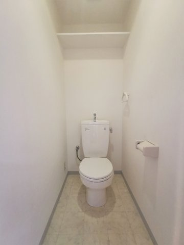 トイレ　同物件、類似間取りのイメージ写真です。