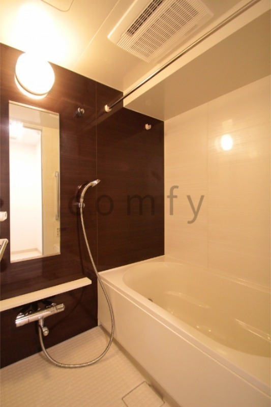 バス・シャワールーム　バスルーム