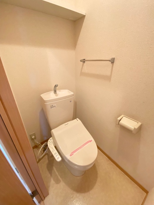 トイレ　反転間取り写真