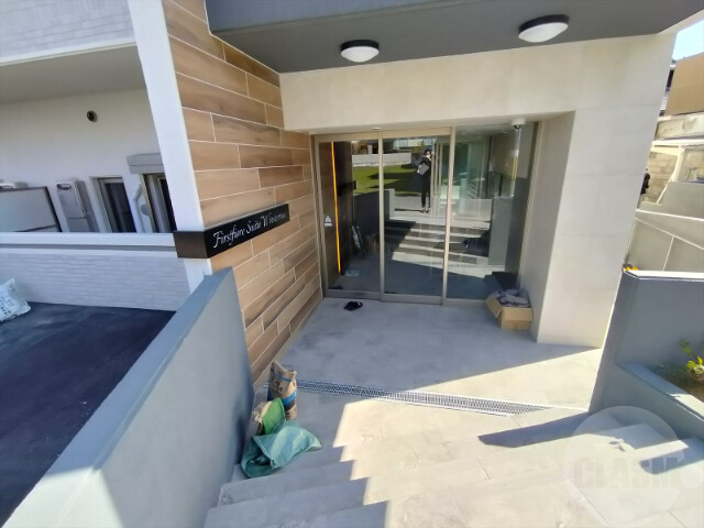 エントランス　オートロック付きで安心