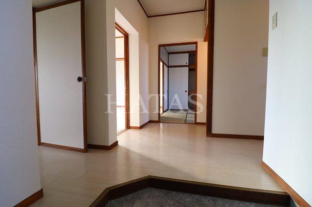 玄関　同物件別部屋です。