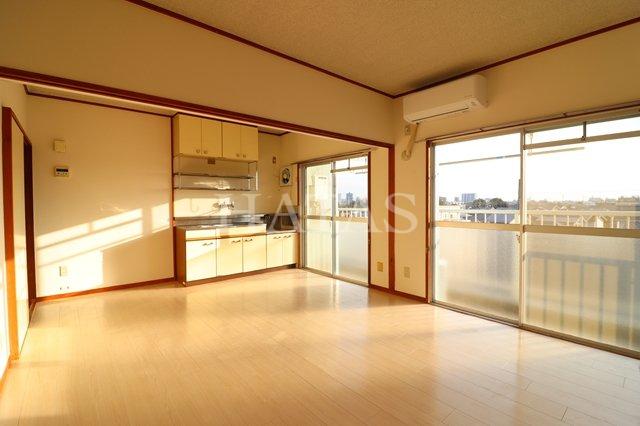 居室・リビング　同物件別部屋です。