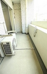 バルコニー　外からの目が気にならないバルコニーで洗濯物が干せます