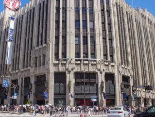 ショッピングセンター　伊勢丹新宿本店メンズ館（ショッピングセンター）まで1130m