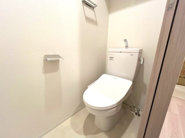 トイレ　写真は、他部屋の同間取りです(現況優先)