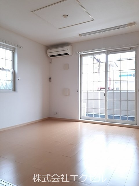 居室・リビング　日当たり良好で明るいお部屋です。