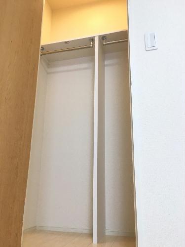 収納　ウォークインクローゼット採用