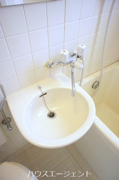洗面設備　お風呂には洗面台もございます