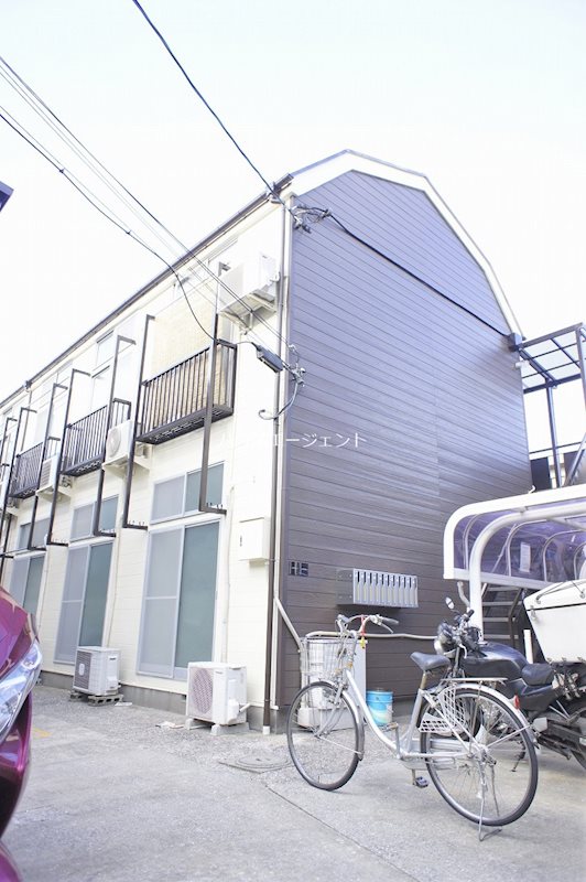 建物外観　白を基調としたスッキリした外観です