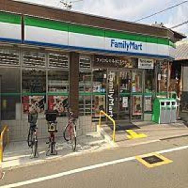 コンビニ　ファミリーマート小浦下新庄駅前店（コンビニ）まで261m