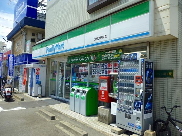 コンビニ　ファミリーマート（コンビニ）まで527m