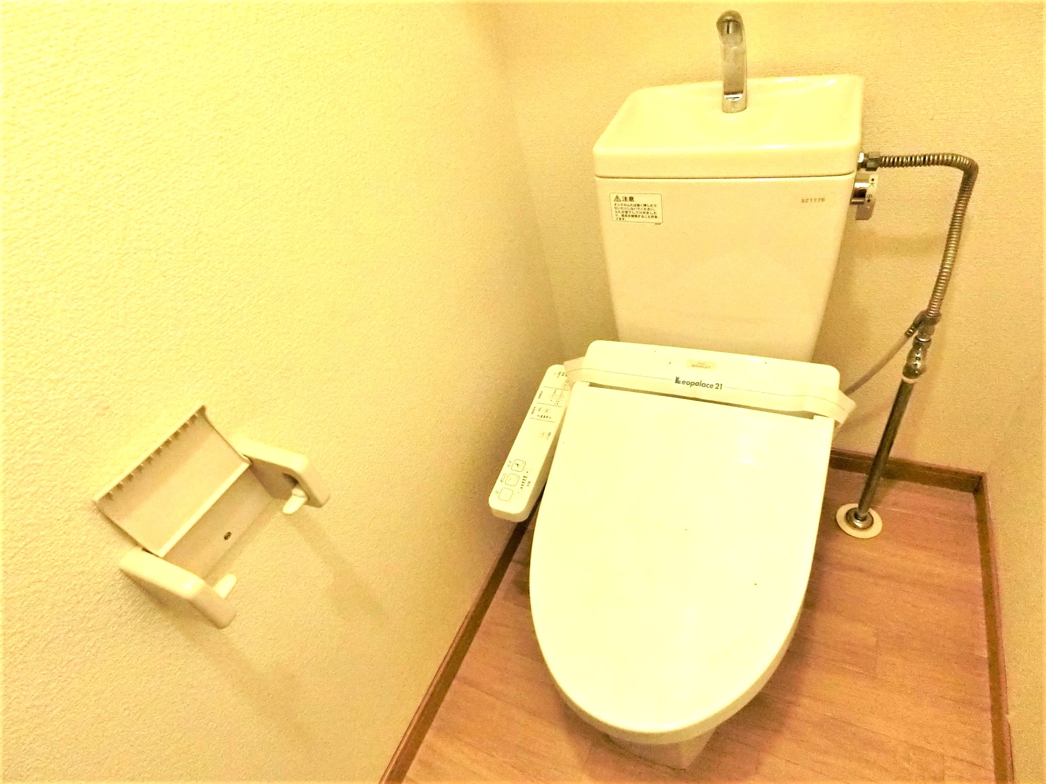 トイレ　温水洗浄便座付のトイレです☆