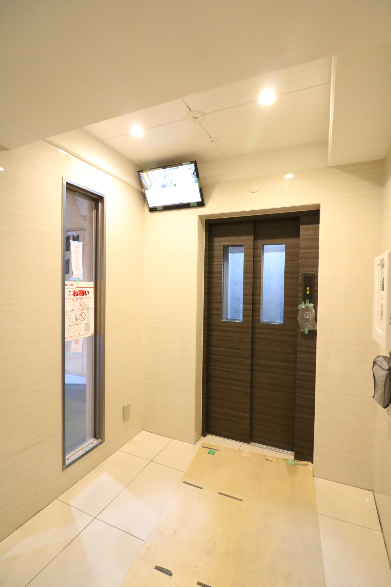 エントランス　高級感のあるエントランスがあなたの帰りをお出迎え