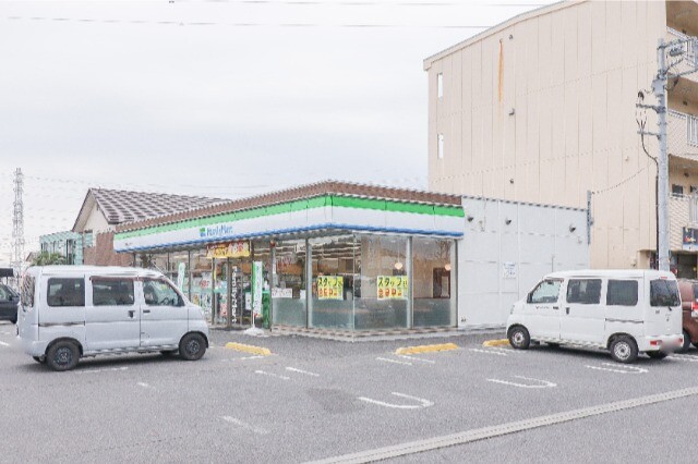 コンビニ　ファミリーマート 伊勢崎連取元町店（コンビニ）まで358m