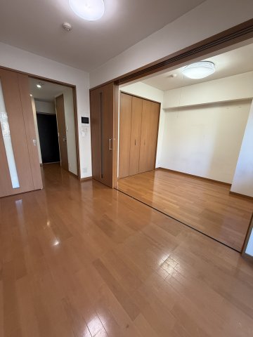 居室・リビング　こちらの居間で趣味の時間をお楽しみください