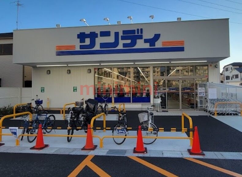 スーパー　サンディ高槻芝生店（スーパー）まで825m
